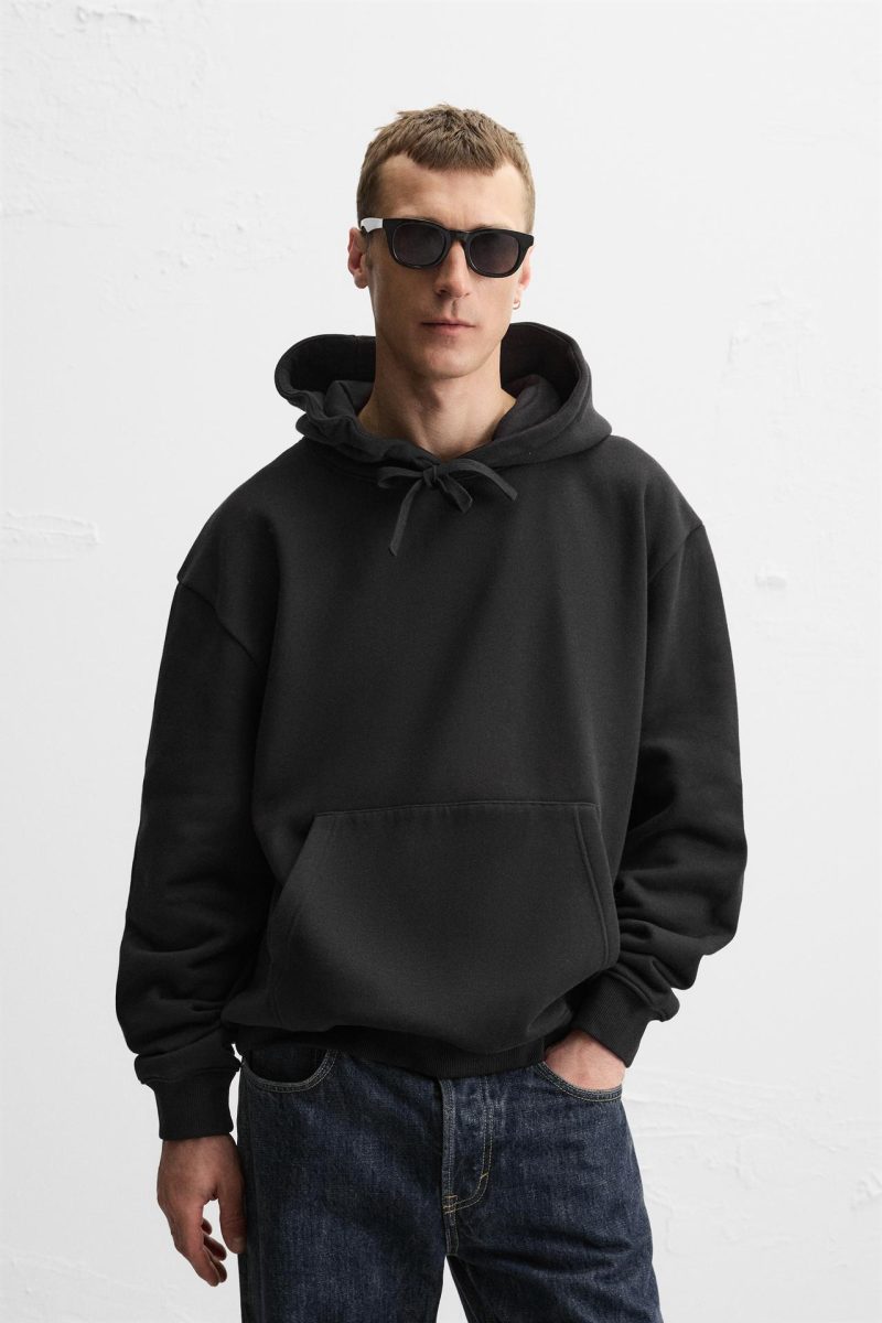 BASIC HOODIE WITH HOOD - BLACK