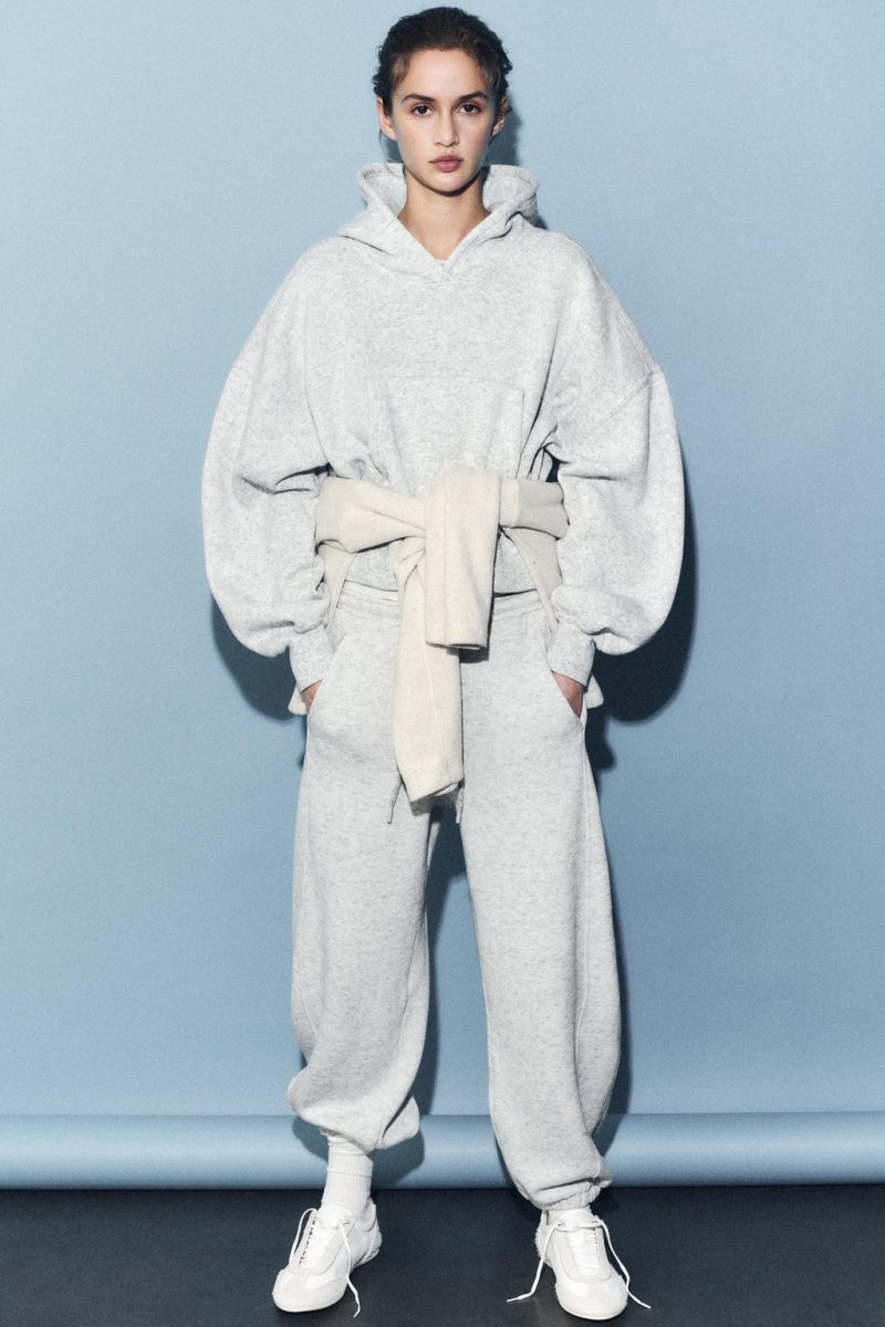JOGGERS WITH ACCENTED SEAMS