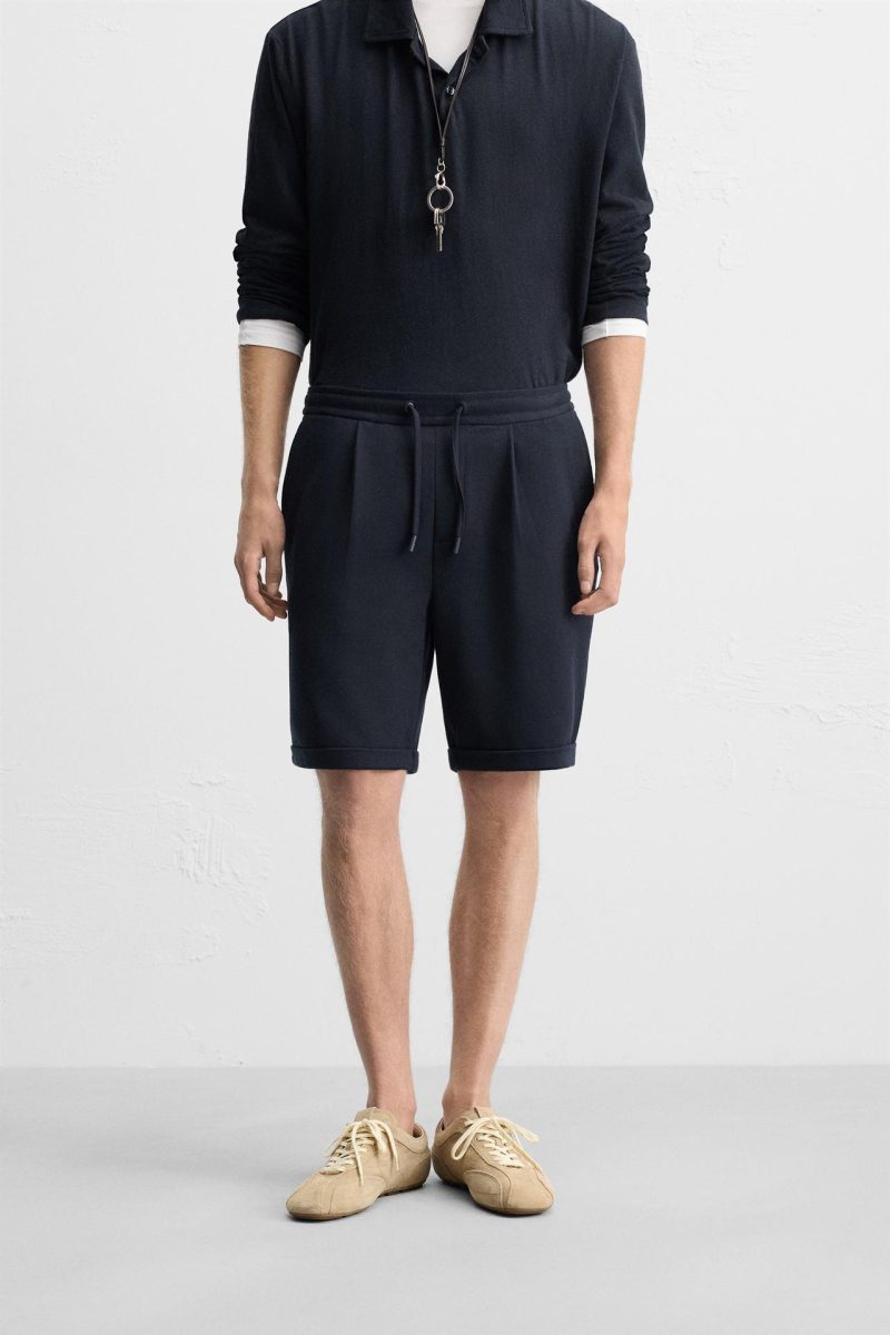COMFORTABLE FIT SHORTS