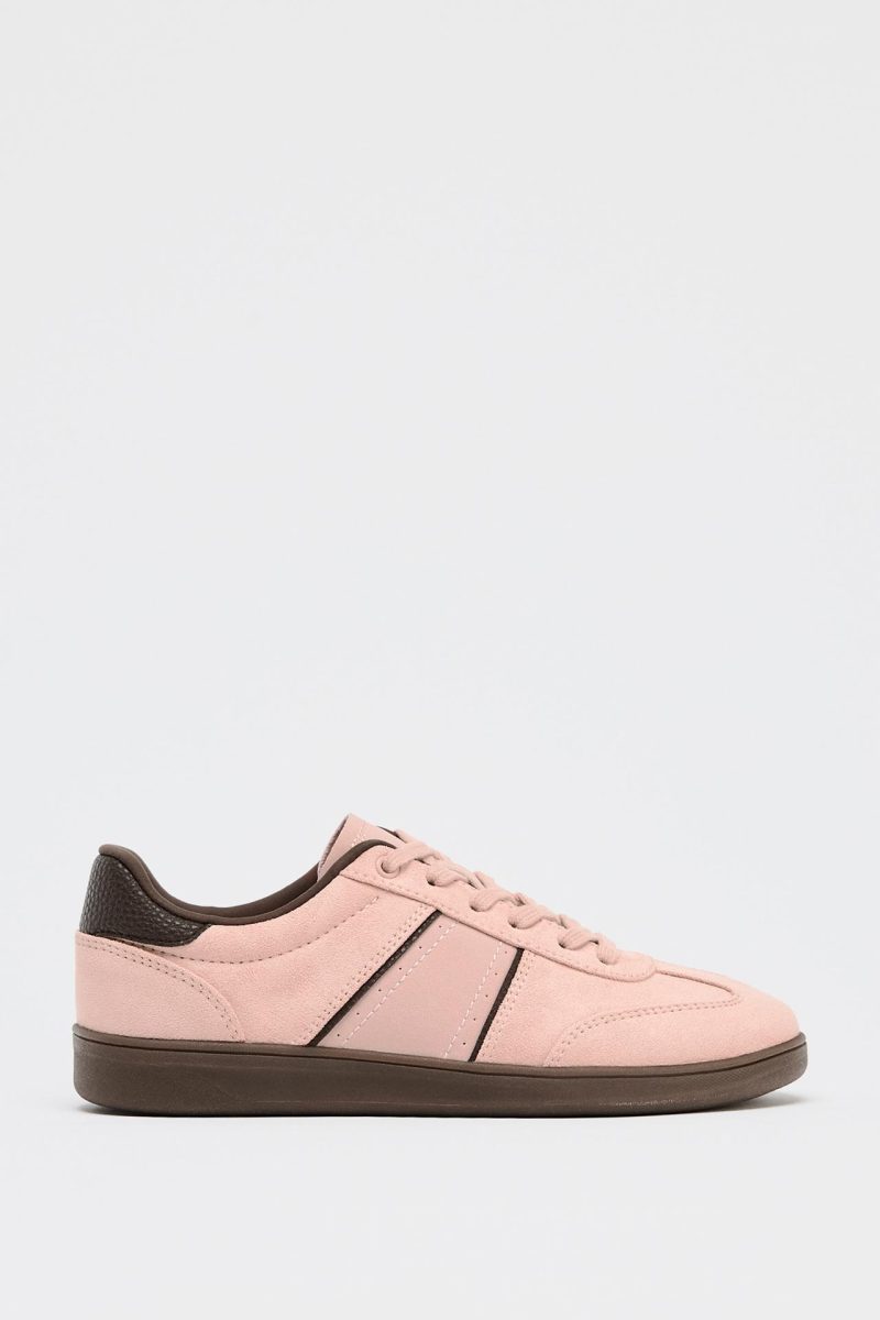 Sneakers with Laces and Contrasting Back